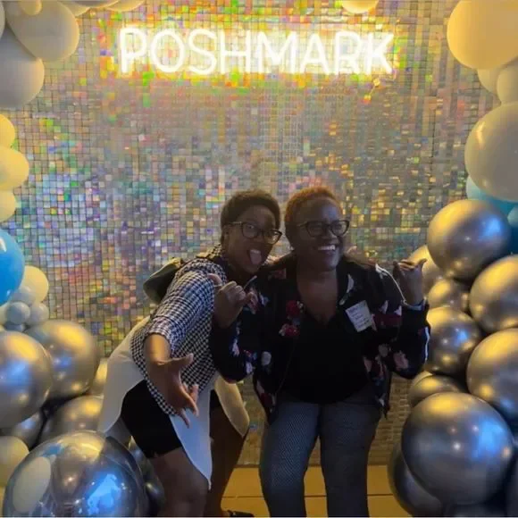 LIKE THIS NOTIFICATION FOR ACCESS TO MY CLOSET AND FOR MY UPCOMING SHOWS - Picture 4 of 7